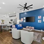 3 Miles To Broadway -garage, Patio, Walk To Shops
