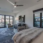 121 Floor 1 Buyout By Avantstay Entire First Floor Buyout Of 121 Sleeps 16 * Nashville