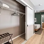 Penthouse Luxury With Pool Patio And View Walk To Broadway Nashville