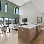 Penthouse Luxury With Pool Patio And View Walk To Broadway Nashville