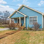 Pool Table Walk To Downtown Bars And Farmers Market
