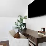 The Magnolia House - 7 Beds & Full Of Charm Holiday home *