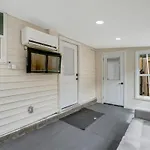 5842 Leslie Ave - Charming, Private, 1 Bedroom 1 Bath