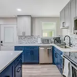 Beautiful, Enchanting, Private, 1 Bedroom 1 Bath Apartment *