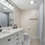 Beautiful, Enchanting, Private, 1 Bedroom 1 Bath Apartment *