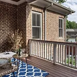 Luxe Large With Movie Room, Hot Tub, Garage Holiday home *