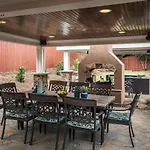 Luxe Large With Movie Room, Hot Tub, Garage Nashville