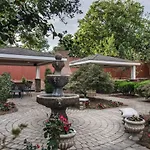 Holiday home Luxe Large With Movie Room, Hot Tub, Garage *
