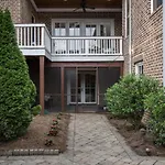 Holiday home Luxe Large With Movie Room, Hot Tub, Garage Nashville