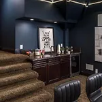 Luxe Large With Movie Room, Hot Tub, Garage