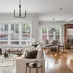 Luxe Large With Movie Room, Hot Tub, Garage