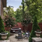 Luxe Large With Movie Room, Hot Tub, Garage Holiday home *