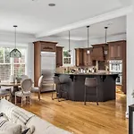 Luxe Large With Movie Room, Hot Tub, Garage
