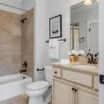 Luxe Large With Movie Room, Hot Tub, Garage Holiday home