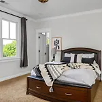 Luxe Large With Movie Room, Hot Tub, Garage