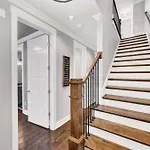 Close To Dt Game Garage Bar Large Living Room