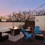 Perfect Cma Fest Hq, Rooftop 10 Mins To Downtown, Garage, Ping Pong, Karaoke, Axe Throwing, Shuffleboard, 10 Mins To Broadway, 5 Mins To Five Points, Perfect For Bachelors Or Bachelorettes, 24 Hr Hospitality