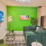 Cozy & 2br With Optional Parking Near Vanderbilt, Gulch & Honky Tonk Highway