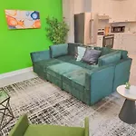 Cozy & 2br With Optional Parking Near Vanderbilt, Gulch & Honky Tonk Highway Apartment *