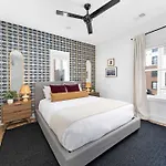 The Willie - Newly Redesigned, Game & Rooftop Holiday home