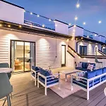 Taylor Swift Inspired Hot Tub Rooftop Deck Views