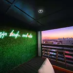 Luxe Pool Hot Tub & Game Room Downtown Nashville