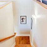1009 Eastside Vibe - Big & Holiday home *