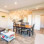 7 Min Drive To Broadway- Walkable Neighborhood *