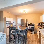 Sleeps 6-full Kitchen-4 Beds-big Couch-officespace Apartment Nashville