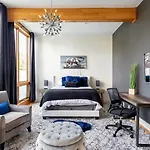 A Spacious With Amazing Views And Elevated Outdoor Spaces Nashville