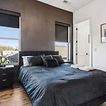 Luxury Retreat Sauna, Hot Tub & Fire Pit Holiday home