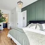 Luxury Retreat Sauna, Hot Tub & Fire Pit Holiday home