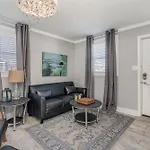 Pearlescence - Private Patios - 4 Mins To Broadway