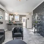 Hidden Pearl-3 Units-Private Patios-Near Broadway