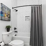 Holiday home Two Adjacent Homes Sleeps 24 Only 3 Miles To Broadway *