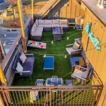 Two Adjacent Homes Sleeps 24 Only 3 Miles To Broadway Holiday home