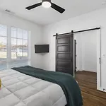 Two Adjacent Homes Sleeps 24 Only 3 Miles To Broadway Nashville