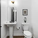 Two Adjacent Homes Sleeps 24 Only 3 Miles To Broadway Holiday home *