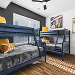 Two Adjacent Homes Sleeps 24 Only 3 Miles To Broadway Holiday home