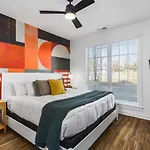 Holiday home Two Adjacent Homes Sleeps 24 Only 3 Miles To Broadway *