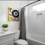 Two Adjacent Homes Sleeps 24 Only 3 Miles To Broadway Holiday home Nashville