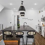 Two Adjacent Homes Sleeps 24 Only 3 Miles To Broadway *