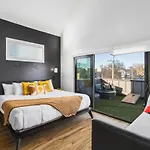 Two Adjacent Homes Sleeps 24 Only 3 Miles To Broadway Holiday home