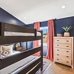 Holiday home Vibrant Multi Building That Sleeps 48 With 7 Units