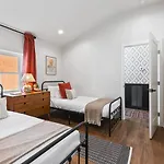 Vibrant Multi Building That Sleeps 48 With 7 Units * Nashville