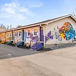 Holiday home Vibrant Multi Building That Sleeps 48 With 7 Units