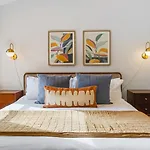 Vibrant Multi Building That Sleeps 48 With 7 Units *