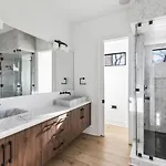 Luxury In Hills With Garage And Walk To The Park Nashville