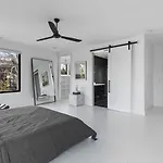 Luxury In Hills With Garage And Walk To The Park Holiday home Nashville