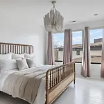 Luxury In Hills With Garage And Walk To The Park * Nashville